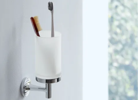Hochwertiger Zahnputzbürstenhalter aus Glas von Duravit.