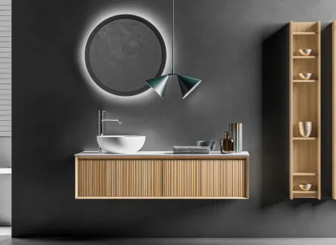 Badezimmer mit Stocco Iks in der Up-Variante in hellen Holztönen.